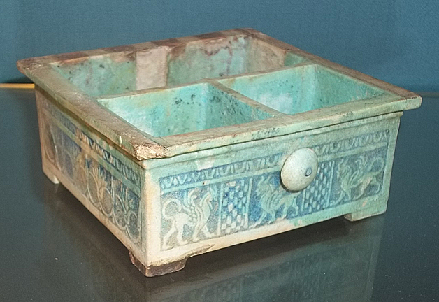 CAIXA COM COMPARTIMENTOS