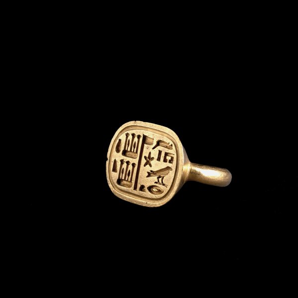 Gold signet ring of the Chief Steward, Sheshonq