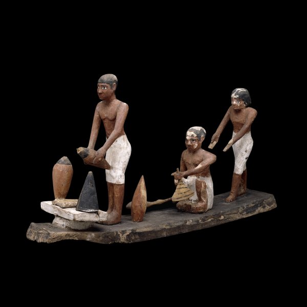 Wooden model of servants preparing food